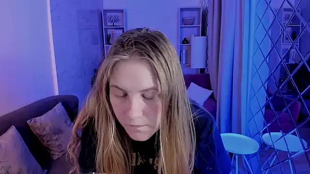 Discover our girls online shows and discover the company of countless livestreamers, with stunning shapes, sex toys and more.