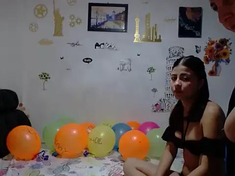 Discover our girls online shows and discover the company of countless livestreamers, with stunning shapes, sex toys and more.