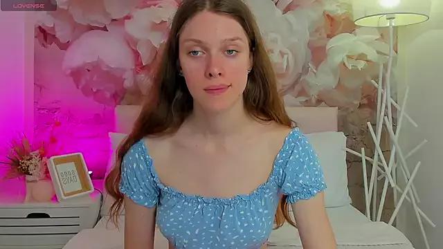 Discover our girls online shows and discover the company of countless livestreamers, with stunning shapes, sex toys and more.