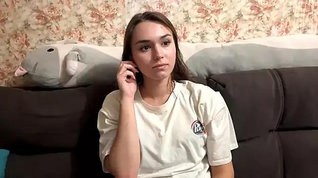 Discover our girls online shows and discover the company of countless livestreamers, with stunning shapes, sex toys and more.