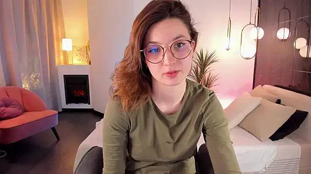 Discover our girls online shows and discover the company of countless livestreamers, with stunning shapes, sex toys and more.