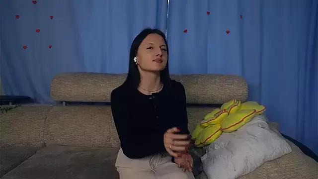 Discover our girls online shows and discover the company of countless livestreamers, with stunning shapes, sex toys and more.