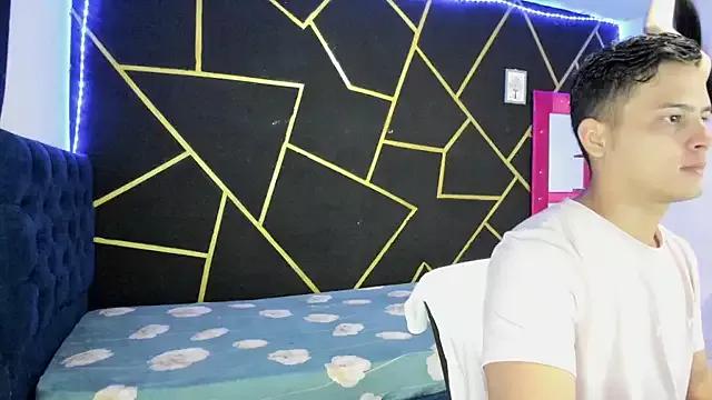 Discover our girls online shows and discover the company of countless livestreamers, with stunning shapes, sex toys and more.