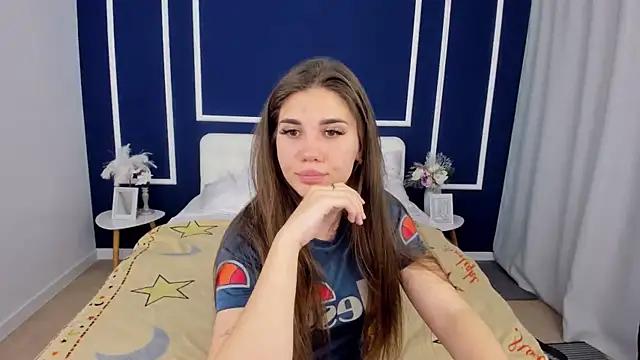 Discover our girls online shows and discover the company of countless livestreamers, with stunning shapes, sex toys and more.