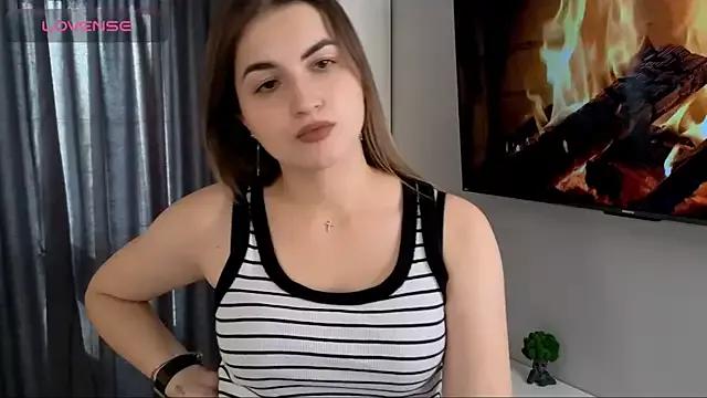 Discover our girls online shows and discover the company of countless livestreamers, with stunning shapes, sex toys and more.