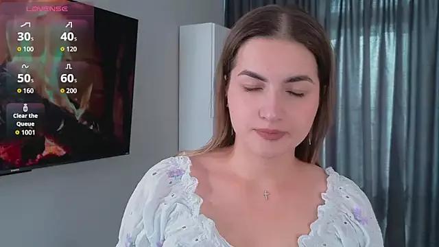 Discover our girls online shows and discover the company of countless livestreamers, with stunning shapes, sex toys and more.