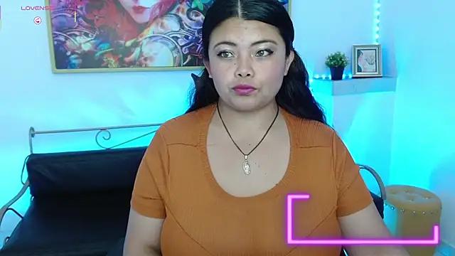 Discover our girls online shows and discover the company of countless livestreamers, with stunning shapes, sex toys and more.