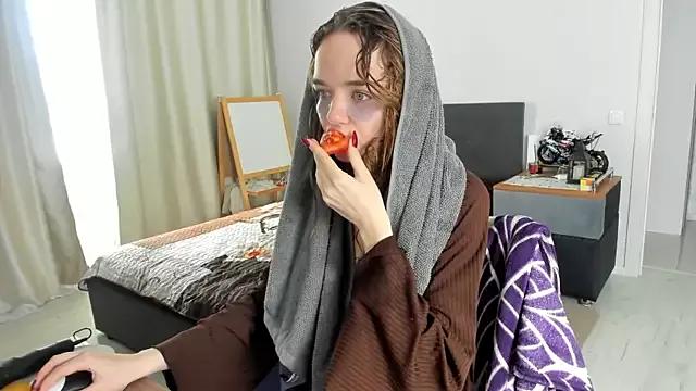 Discover our girls online shows and discover the company of countless livestreamers, with stunning shapes, sex toys and more.