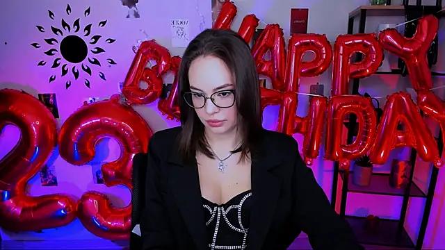 Discover our girls online shows and discover the company of countless livestreamers, with stunning shapes, sex toys and more.