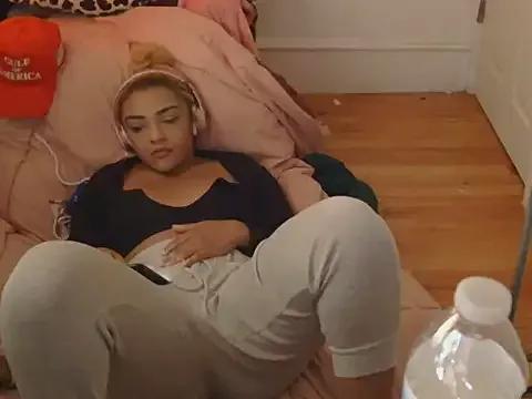 Discover our girls online shows and discover the company of countless livestreamers, with stunning shapes, sex toys and more.