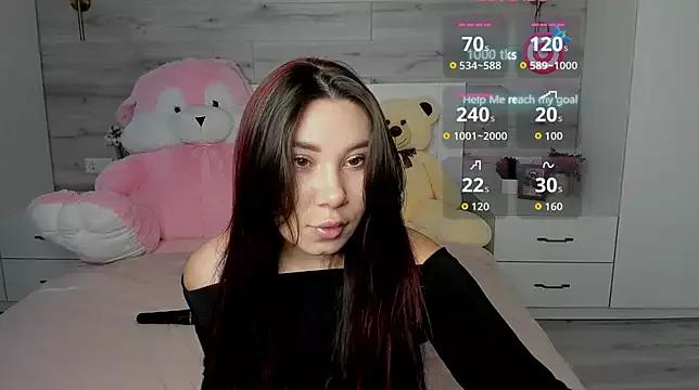 Discover our girls online shows and discover the company of countless livestreamers, with stunning shapes, sex toys and more.