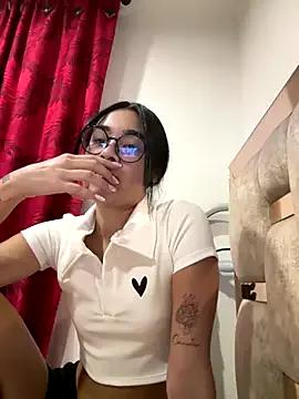 Discover our girls online shows and discover the company of countless livestreamers, with stunning shapes, sex toys and more.