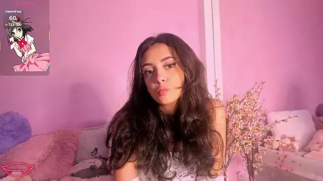 Discover our girls online shows and discover the company of countless livestreamers, with stunning shapes, sex toys and more.