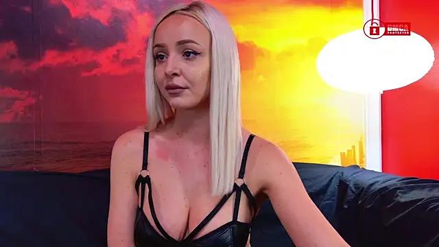 Discover our girls online shows and discover the company of countless livestreamers, with stunning shapes, sex toys and more.