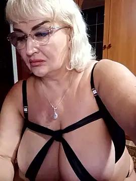 Discover our girls online shows and discover the company of countless livestreamers, with stunning shapes, sex toys and more.