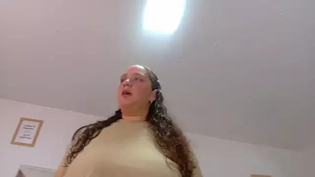 Discover our girls online shows and discover the company of countless livestreamers, with stunning shapes, sex toys and more.