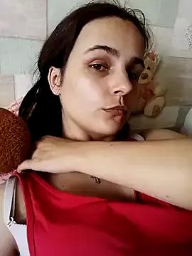 Discover our girls online shows and discover the company of countless livestreamers, with stunning shapes, sex toys and more.