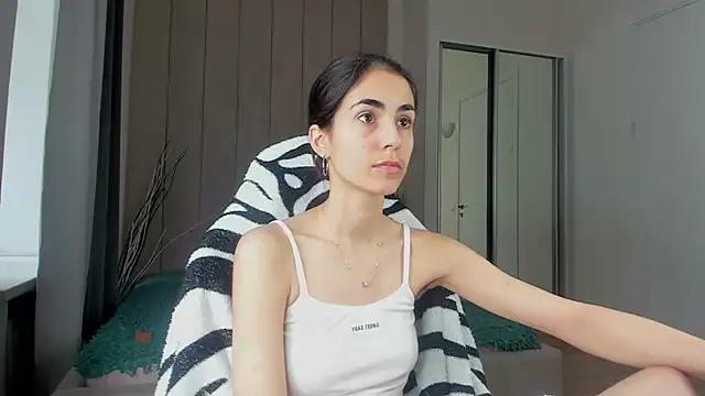 Discover our girls online shows and discover the company of countless livestreamers, with stunning shapes, sex toys and more.