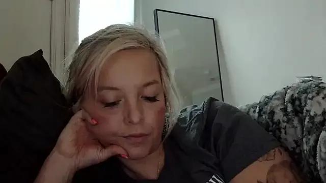 JennaLynn785 from StripChat