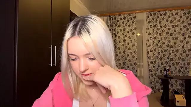 Jenniferboom from StripChat