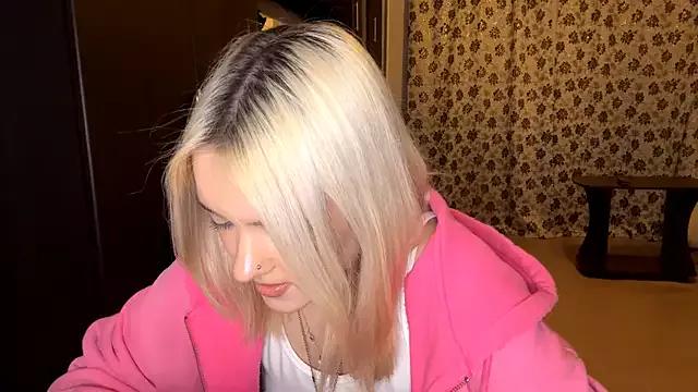 Jenniferboom from StripChat