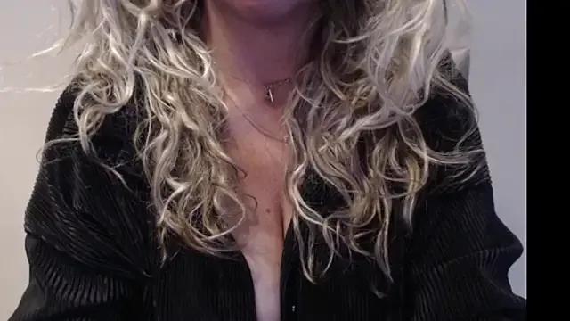 JenniLowen from StripChat