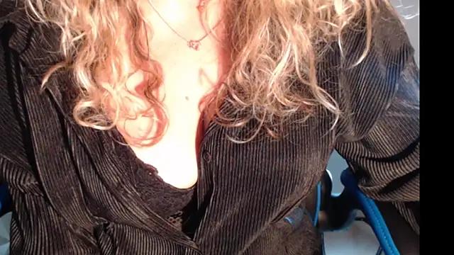 JenniLowen from StripChat
