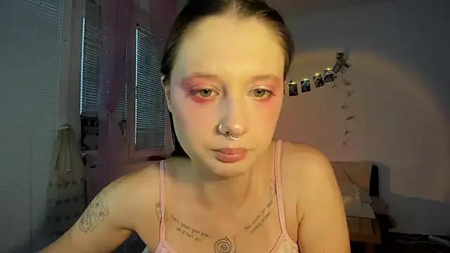 Jenny_darling_love from StripChat is Freechat