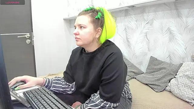 Discover our girls online shows and discover the company of countless livestreamers, with stunning shapes, sex toys and more.