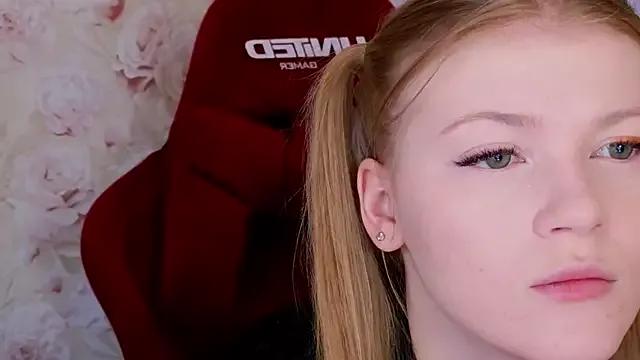 Discover our girls online shows and discover the company of countless livestreamers, with stunning shapes, sex toys and more.