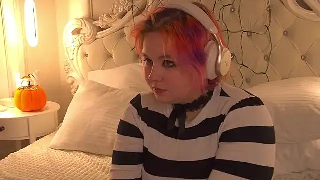 Discover our girls online shows and discover the company of countless livestreamers, with stunning shapes, sex toys and more.