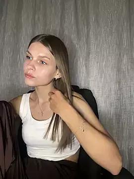 Discover our girls online shows and discover the company of countless livestreamers, with stunning shapes, sex toys and more.