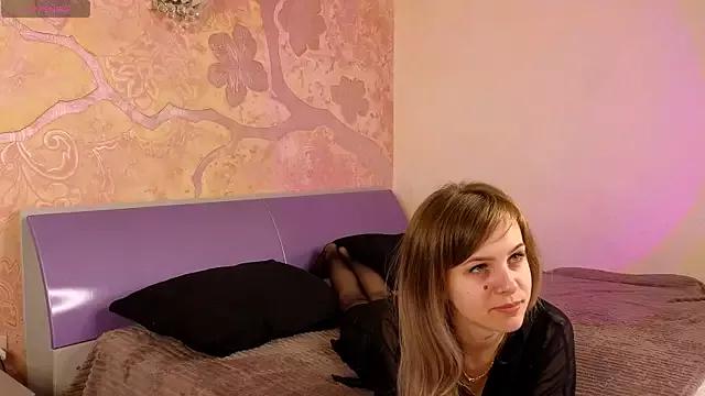 Discover our girls online shows and discover the company of countless livestreamers, with stunning shapes, sex toys and more.