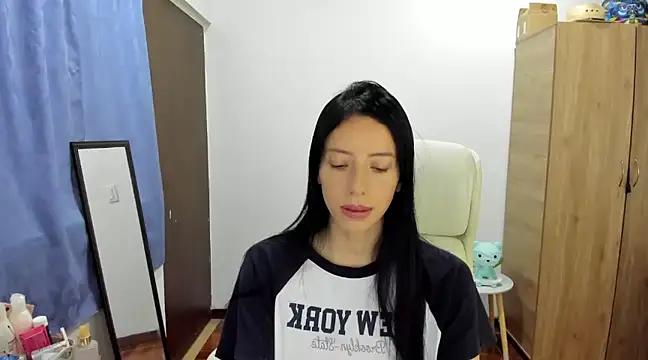 Discover our girls online shows and discover the company of countless livestreamers, with stunning shapes, sex toys and more.