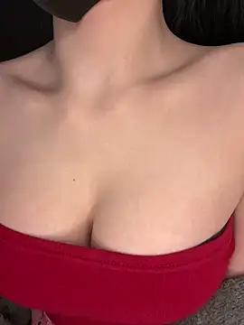 Discover our girls online shows and discover the company of countless livestreamers, with stunning shapes, sex toys and more.