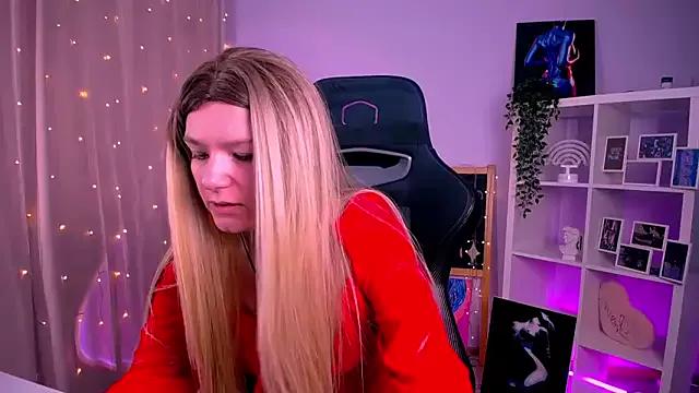 Discover our girls online shows and discover the company of countless livestreamers, with stunning shapes, sex toys and more.