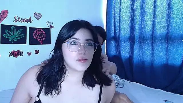 Discover our girls online shows and discover the company of countless livestreamers, with stunning shapes, sex toys and more.