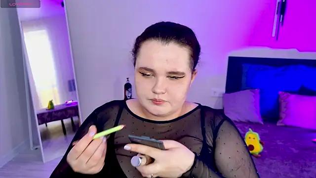 Discover our girls online shows and discover the company of countless livestreamers, with stunning shapes, sex toys and more.