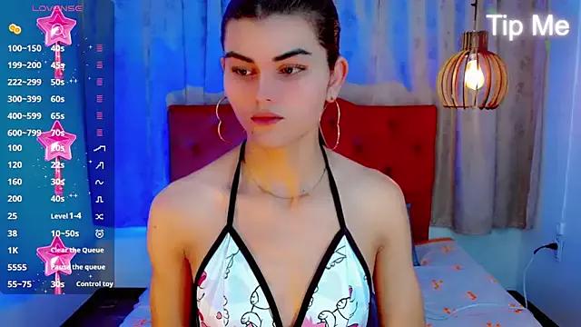 Discover our girls online shows and discover the company of countless livestreamers, with stunning shapes, sex toys and more.