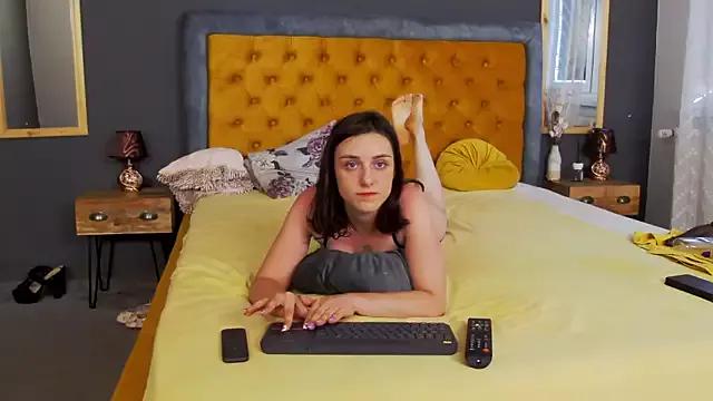 Discover our girls online shows and discover the company of countless livestreamers, with stunning shapes, sex toys and more.