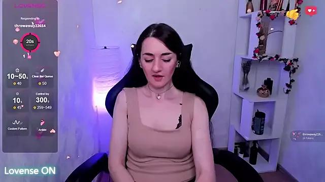 Discover our girls online shows and discover the company of countless livestreamers, with stunning shapes, sex toys and more.