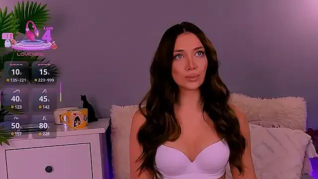 Discover our girls online shows and discover the company of countless livestreamers, with stunning shapes, sex toys and more.