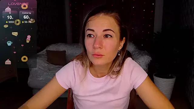 Discover our girls online shows and discover the company of countless livestreamers, with stunning shapes, sex toys and more.