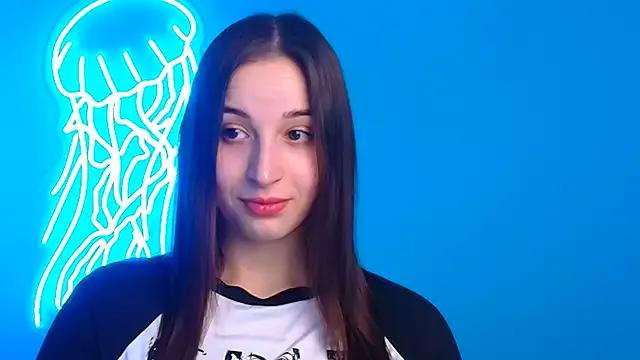 Discover our girls online shows and discover the company of countless livestreamers, with stunning shapes, sex toys and more.
