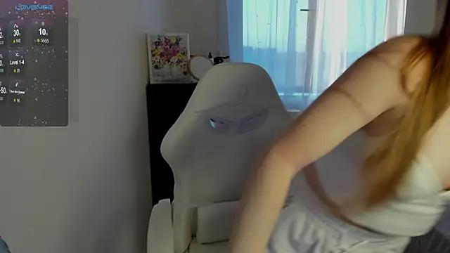 Discover our girls online shows and discover the company of countless livestreamers, with stunning shapes, sex toys and more.