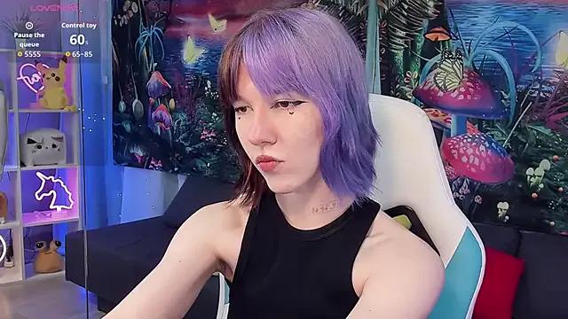 Discover our girls online shows and discover the company of countless livestreamers, with stunning shapes, sex toys and more.