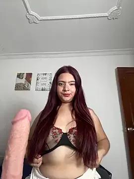 Discover our girls online shows and discover the company of countless livestreamers, with stunning shapes, sex toys and more.
