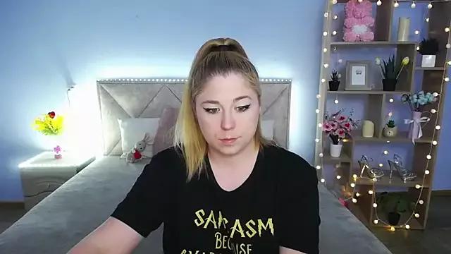 Discover our girls online shows and discover the company of countless livestreamers, with stunning shapes, sex toys and more.