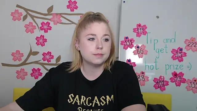 Discover our girls online shows and discover the company of countless livestreamers, with stunning shapes, sex toys and more.