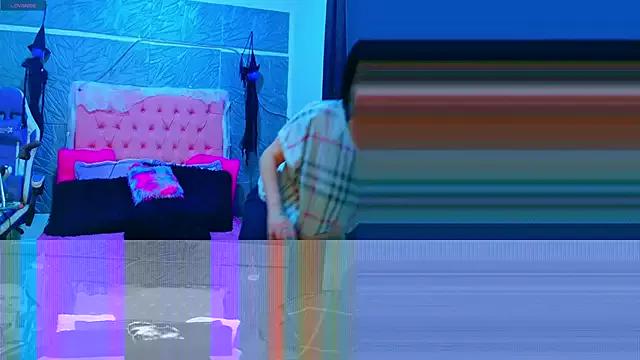 Discover our girls online shows and discover the company of countless livestreamers, with stunning shapes, sex toys and more.